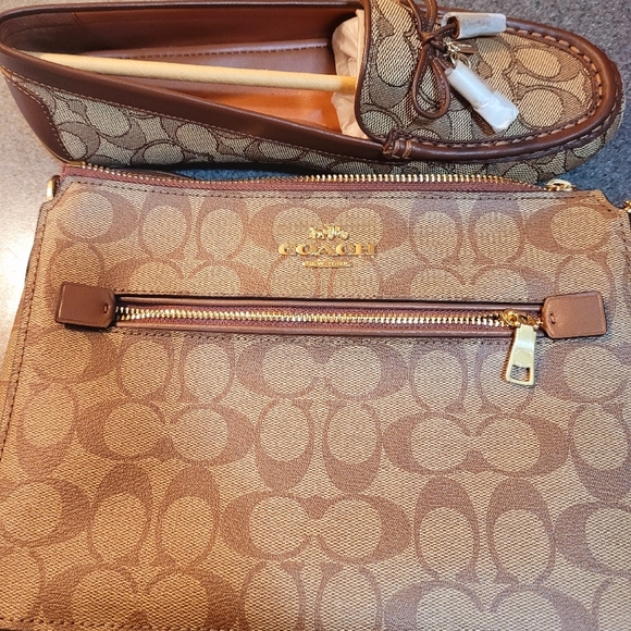 Coach Brown Signature Women's Bag and Shoes - Picture 4 of 10